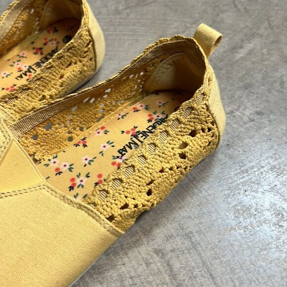Ardene mustard Yellow Toms Style Slip on Flats w Lace Detailing Size 10 - Picture 7 of 7
